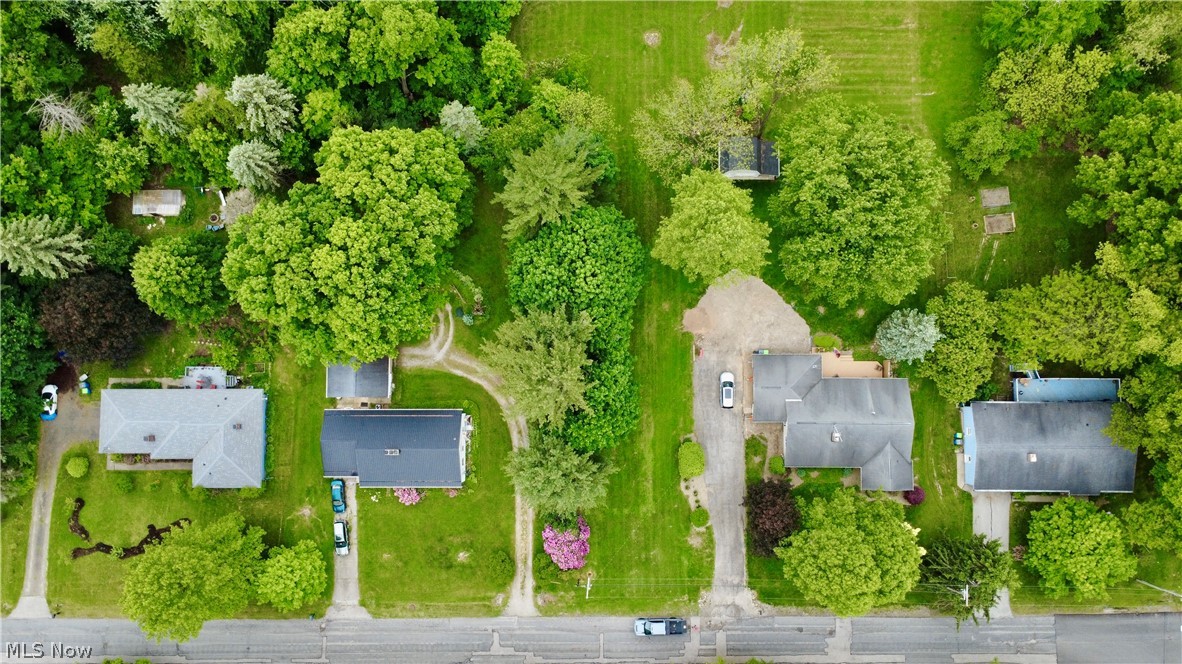 Ville Garden Street Burton OH 44021