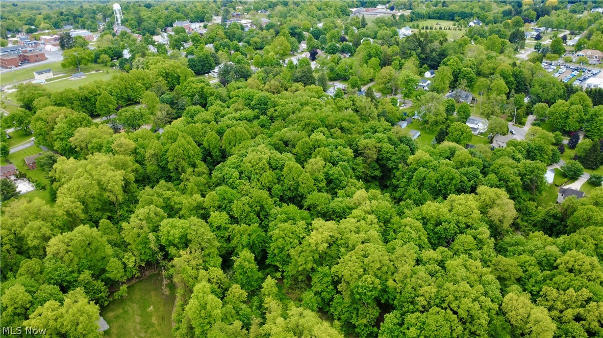 Ville Garden Street Burton OH 44021