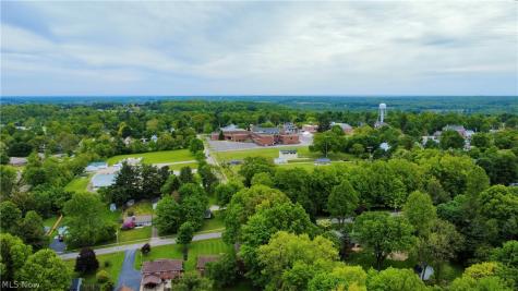 Ville Garden Street Burton OH 44021