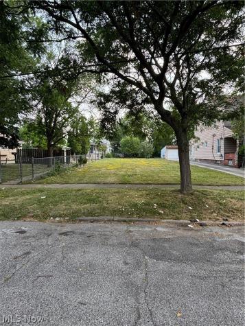 829 Whitcomb Road Cleveland OH 44110