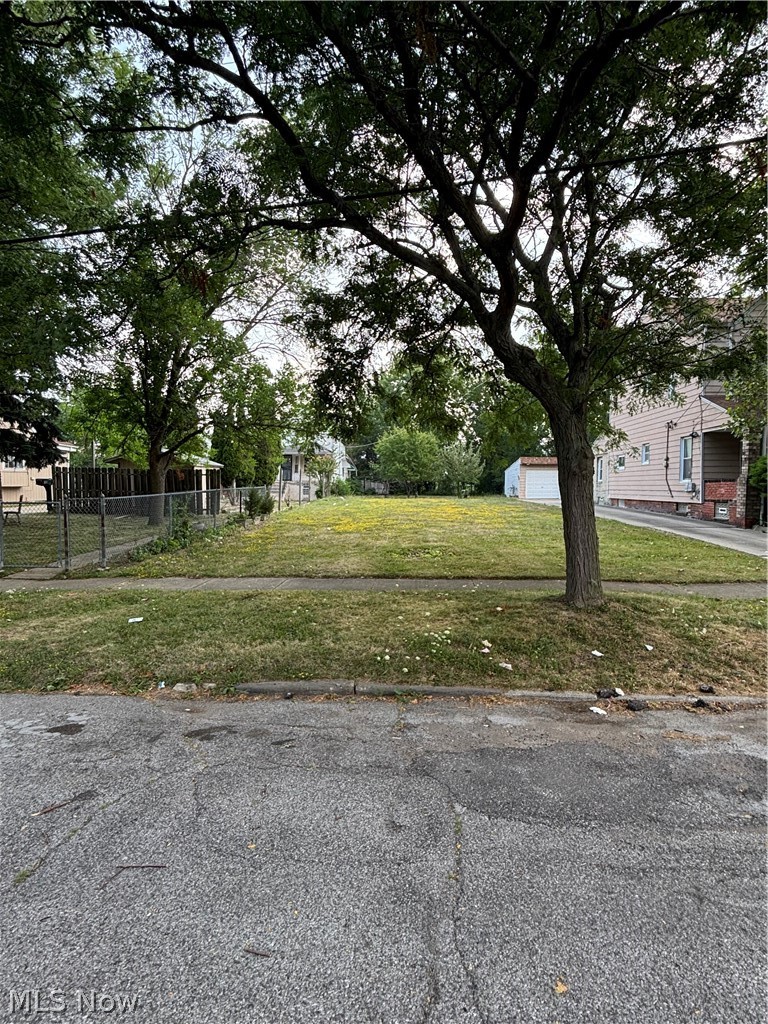 829 Whitcomb Road Cleveland OH 44110
