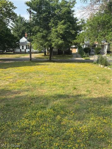 829 Whitcomb Road Cleveland OH 44110