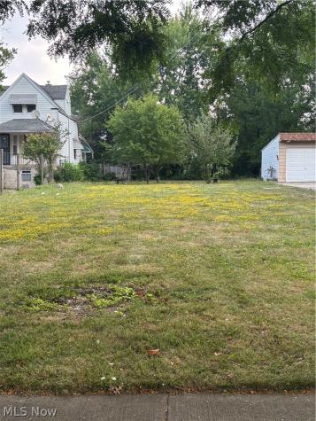 829 Whitcomb Road Cleveland OH 44110