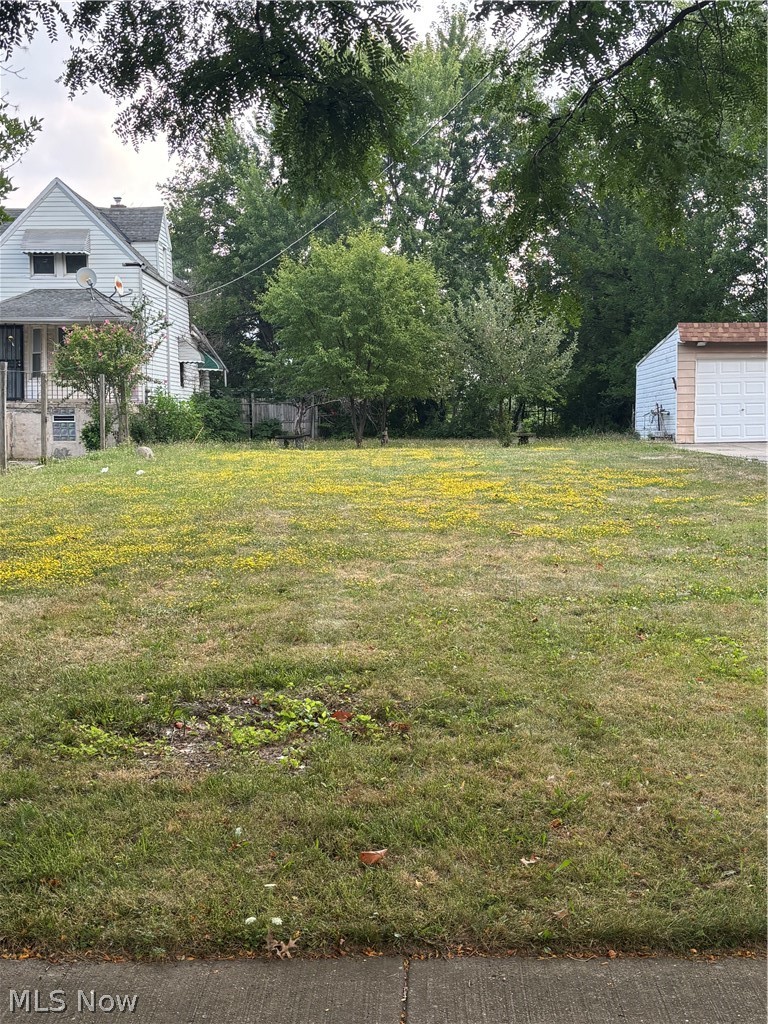829 Whitcomb Road Cleveland OH 44110