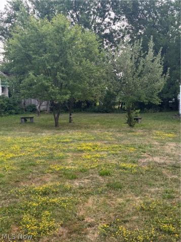 829 Whitcomb Road Cleveland OH 44110