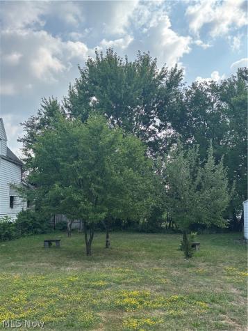 829 Whitcomb Road Cleveland OH 44110