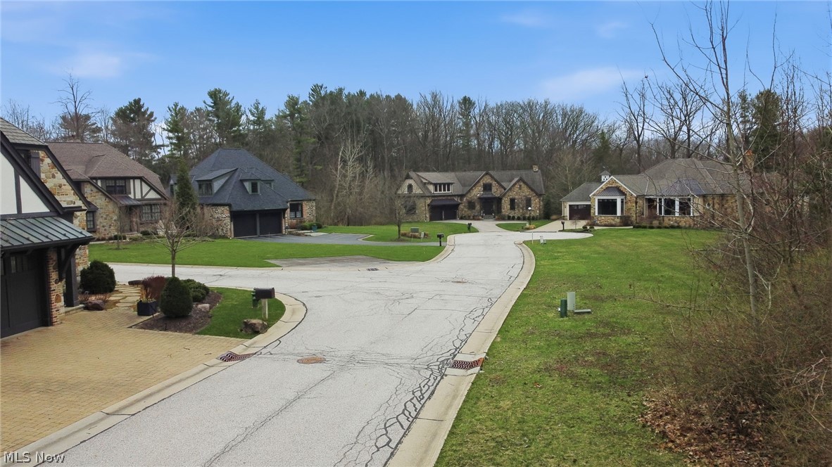Lancaster Court Chagrin Falls OH 44022