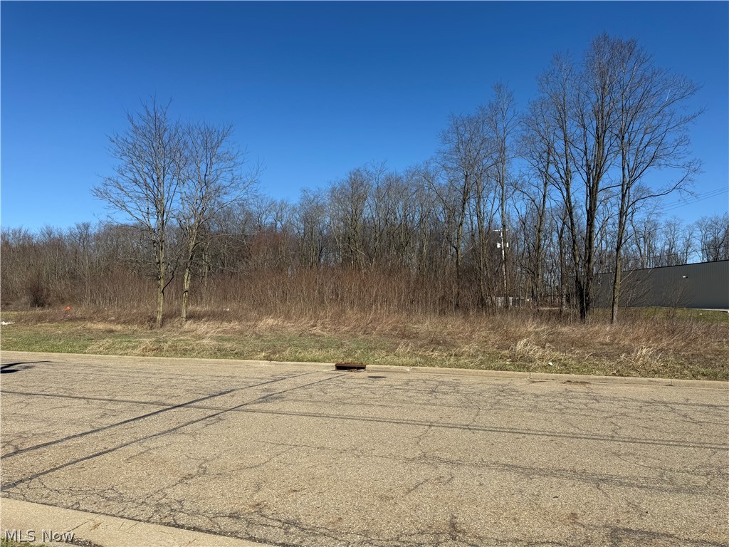 V/l Enterprise Circle Louisville OH 44641