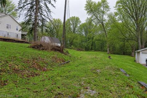 1713 Woods Road Akron OH 44306