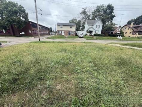 1602 Woodland Avenue NW Canton OH 44703
