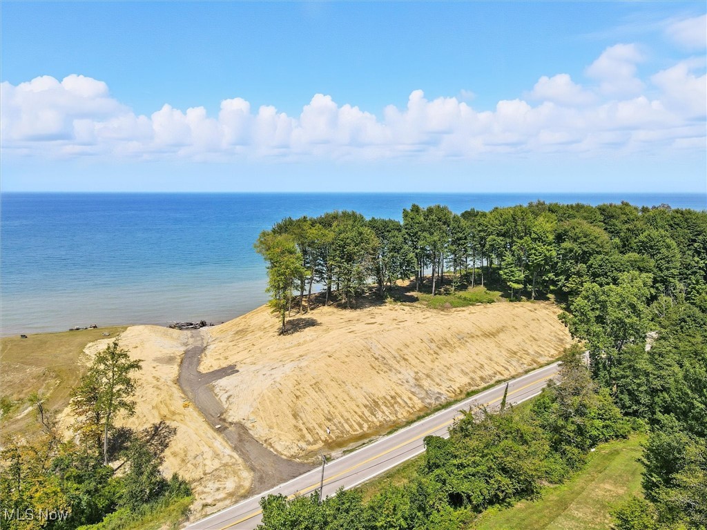 2663 Lake Road Conneaut OH 44030