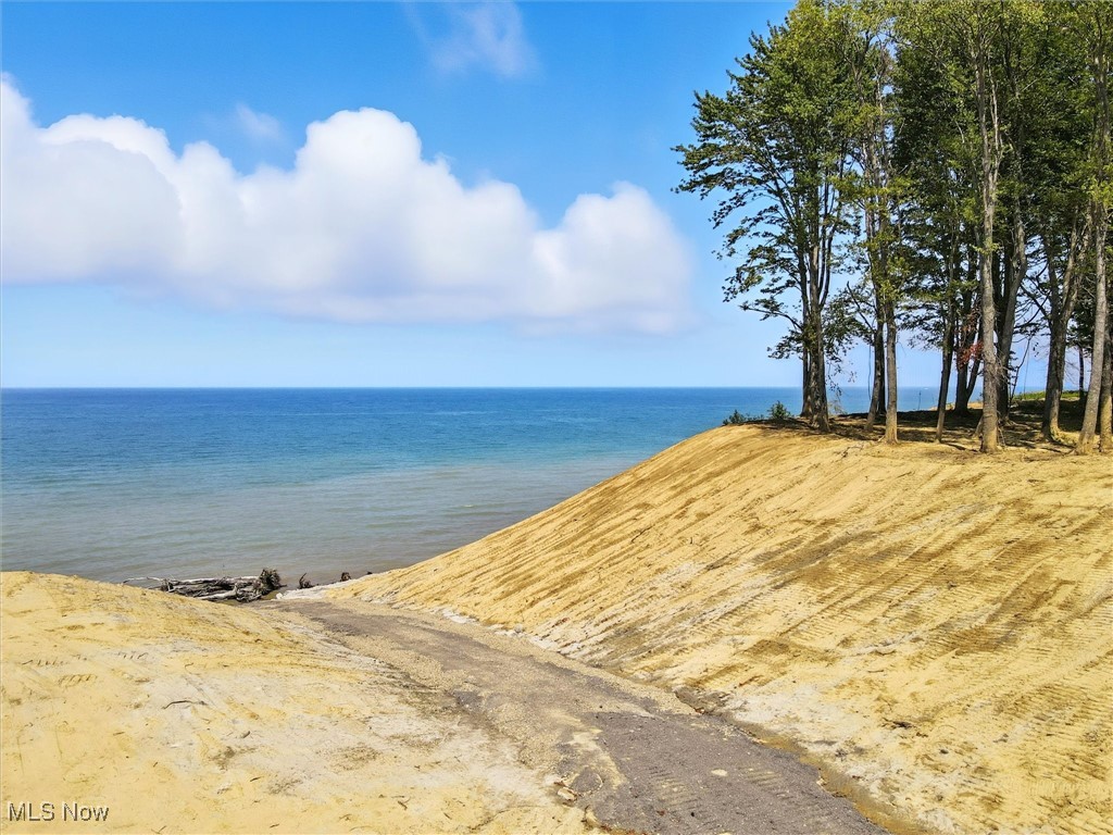 2663 Lake Road Conneaut OH 44030