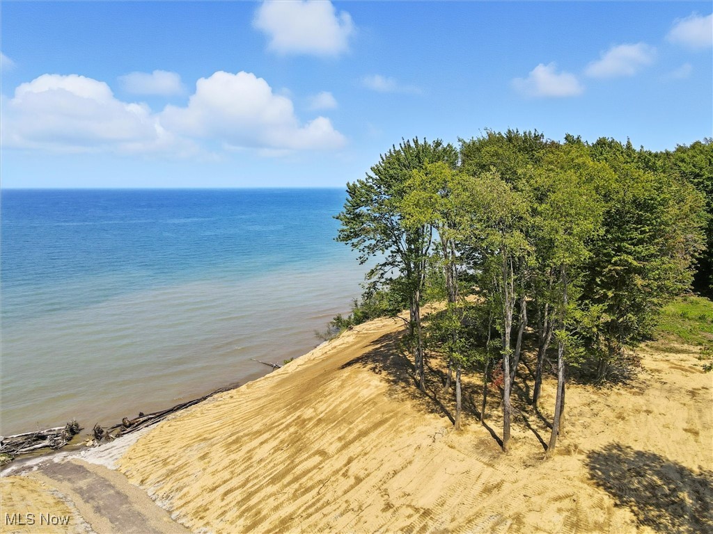 2663 Lake Road Conneaut OH 44030