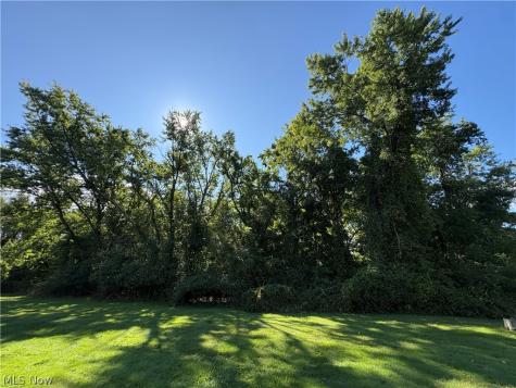 4051 Greenbay Drive Barberton OH 44203