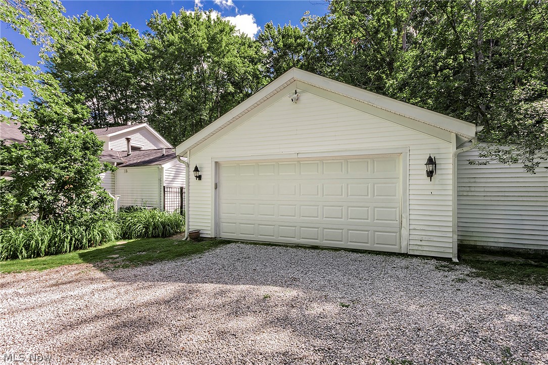 15879 Hemlock Road Chagrin Falls OH 44022
