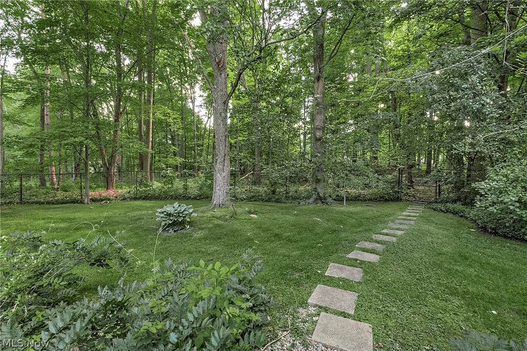 15879 Hemlock Road Chagrin Falls OH 44022