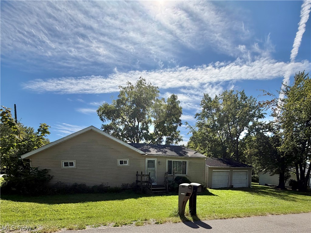 16711 Hillsdale Avenue Lake Milton OH 44429