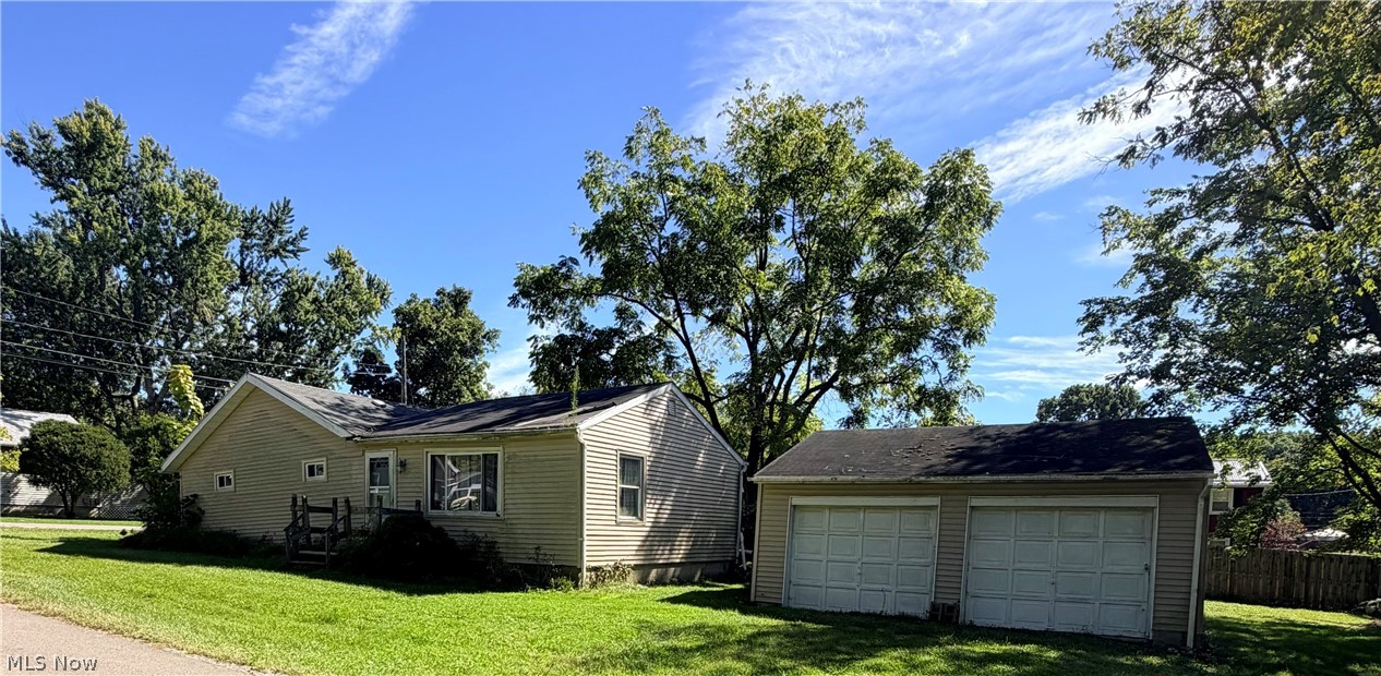 16711 Hillsdale Avenue Lake Milton OH 44429