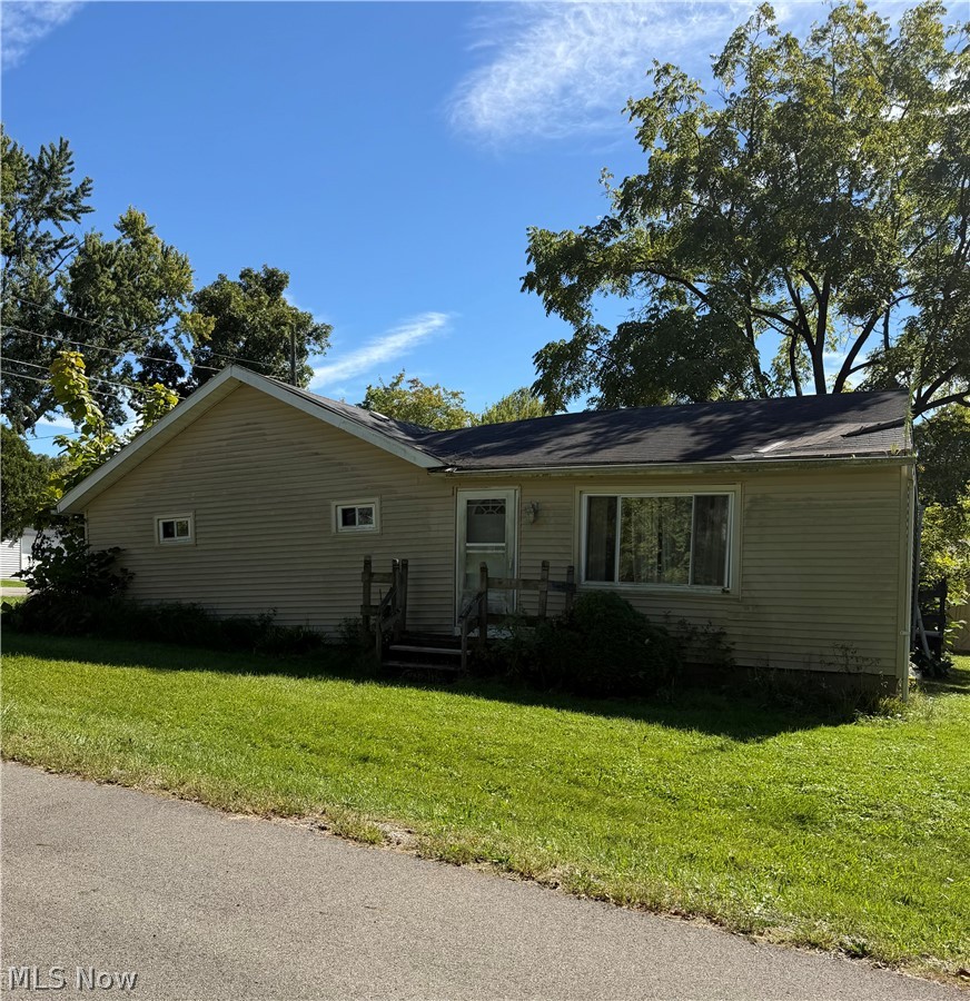 16711 Hillsdale Avenue Lake Milton OH 44429