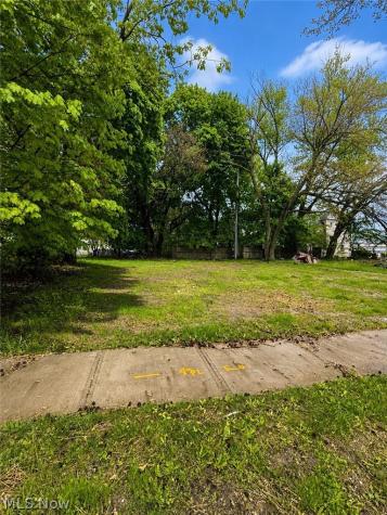 1633 E 70th Street Cleveland OH 44103