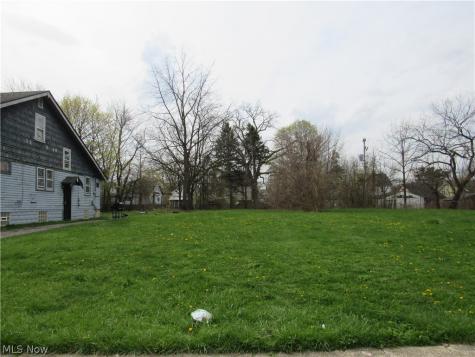 12212 Craven Avenue Cleveland OH 44105