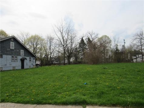 12212 Craven Avenue Cleveland OH 44105