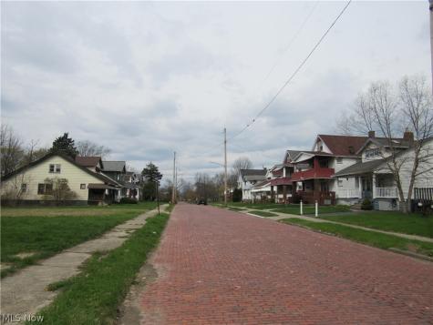 12212 Craven Avenue Cleveland OH 44105