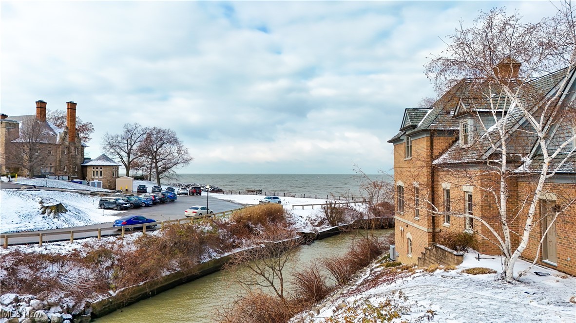 18 Colony Lane Cleveland OH 44108