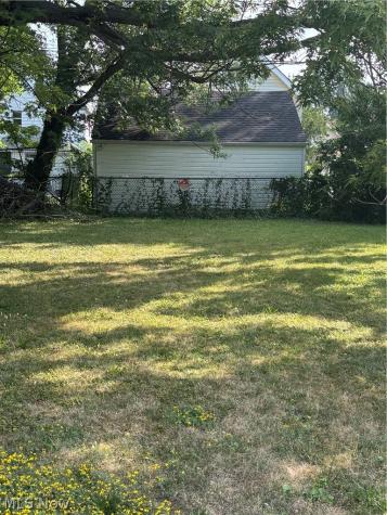 835 Whitcomb Road Cleveland OH 44110