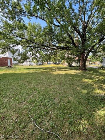 835 Whitcomb Road Cleveland OH 44110