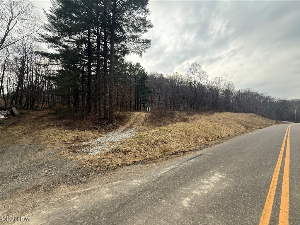 7261 Waterworks Hill Road SE Uhrichsville OH 44683