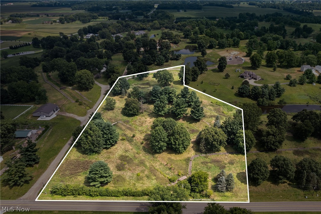 V/l William Penn Avenue NE Hartville OH 44632