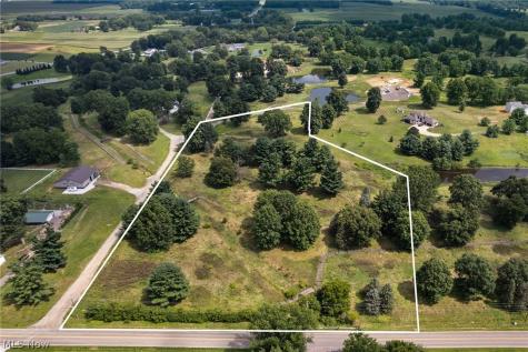 V/l William Penn Avenue NE Hartville OH 44632