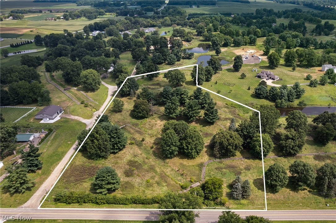 V/l William Penn Avenue NE Hartville OH 44632