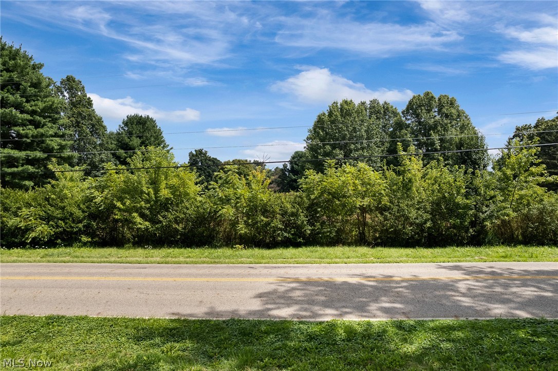 V/l William Penn Avenue NE Hartville OH 44632