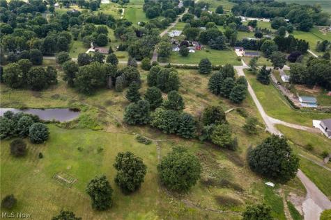 V/l William Penn Avenue NE Hartville OH 44632