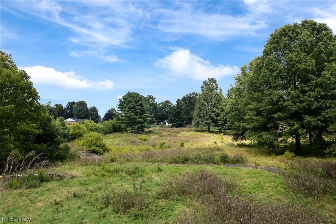 V/l William Penn Avenue NE Hartville OH 44632
