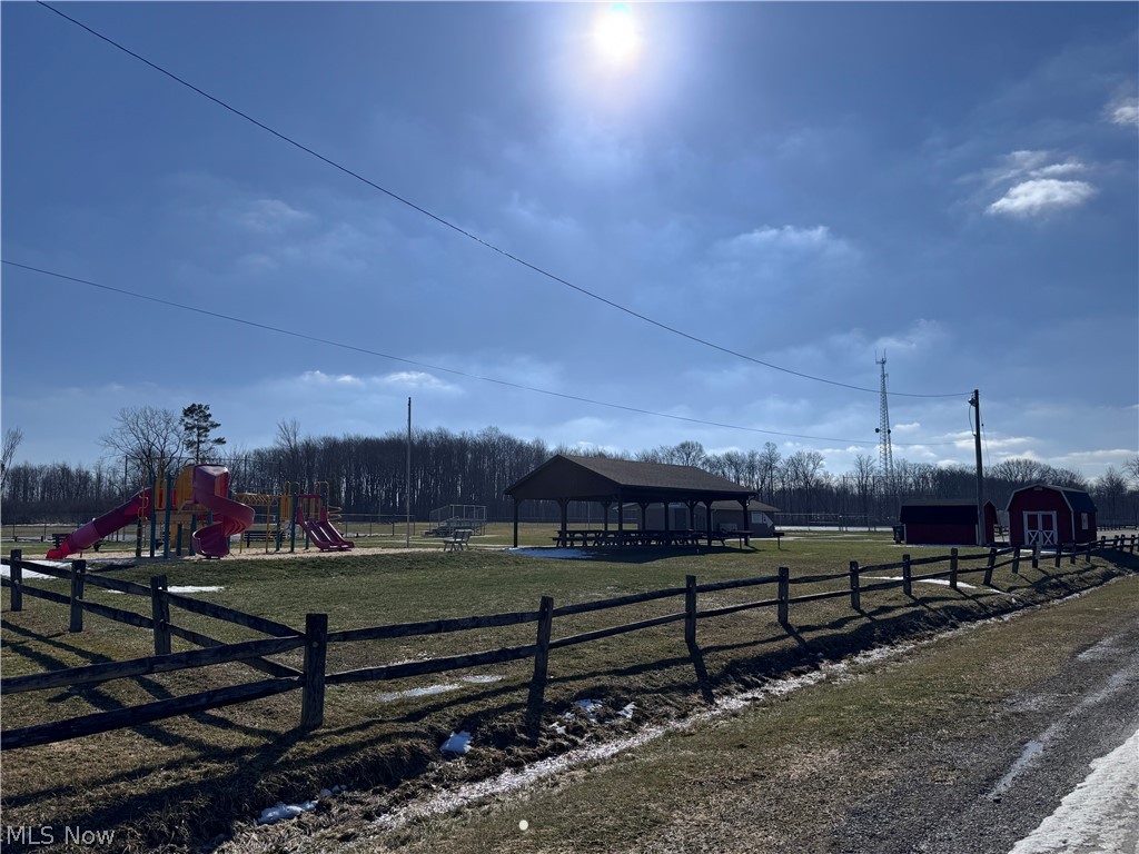 V/l 4 Painesville Warren Road Leroy OH 44077