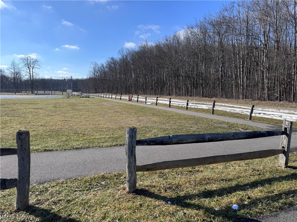 V/l 4 Painesville Warren Road Leroy OH 44077