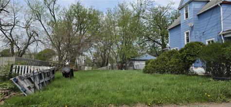 9509 Heath Avenue Cleveland OH 44104