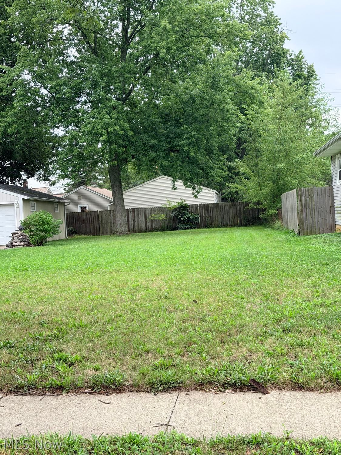821 Longson Avenue Elyria OH 44035