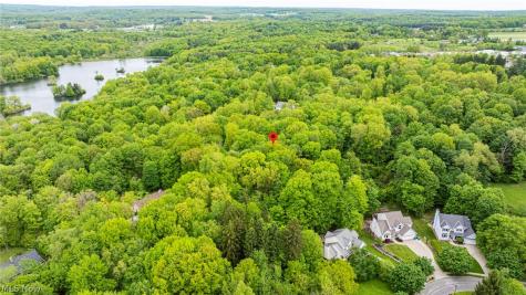 13561 Colony Lane Burton OH 44021