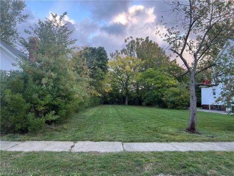 1545 E 214th Street Euclid OH 44117