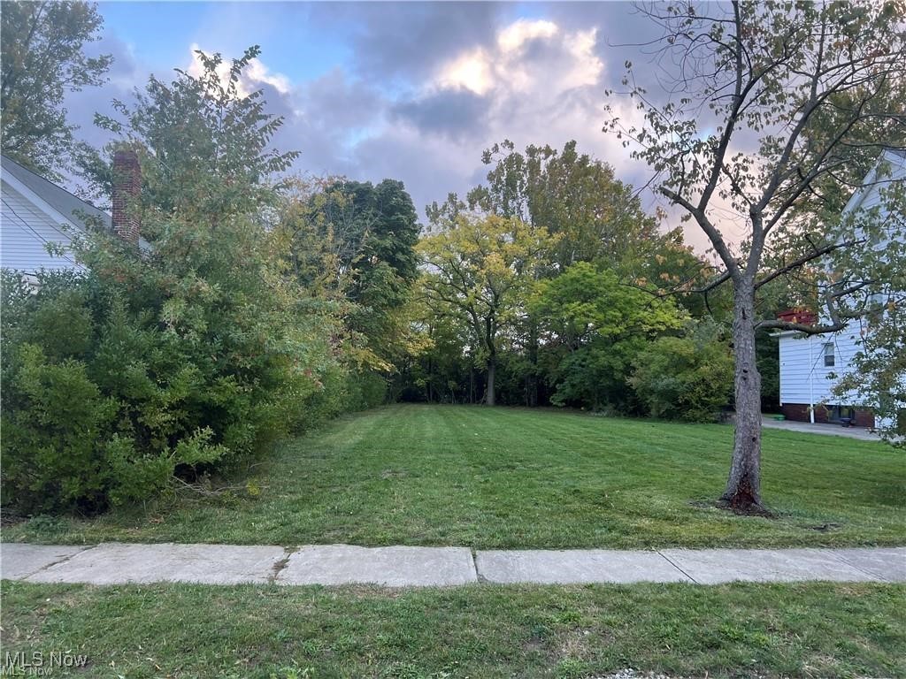 1545 E 214th Street Euclid OH 44117
