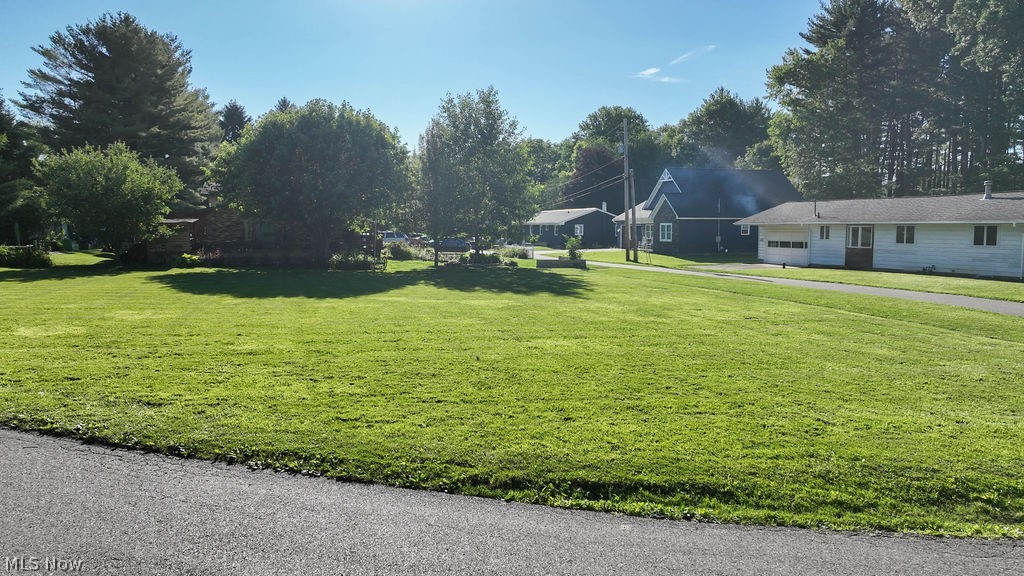 6054 W Lakeside Drive SW Sherrodsville OH 44675