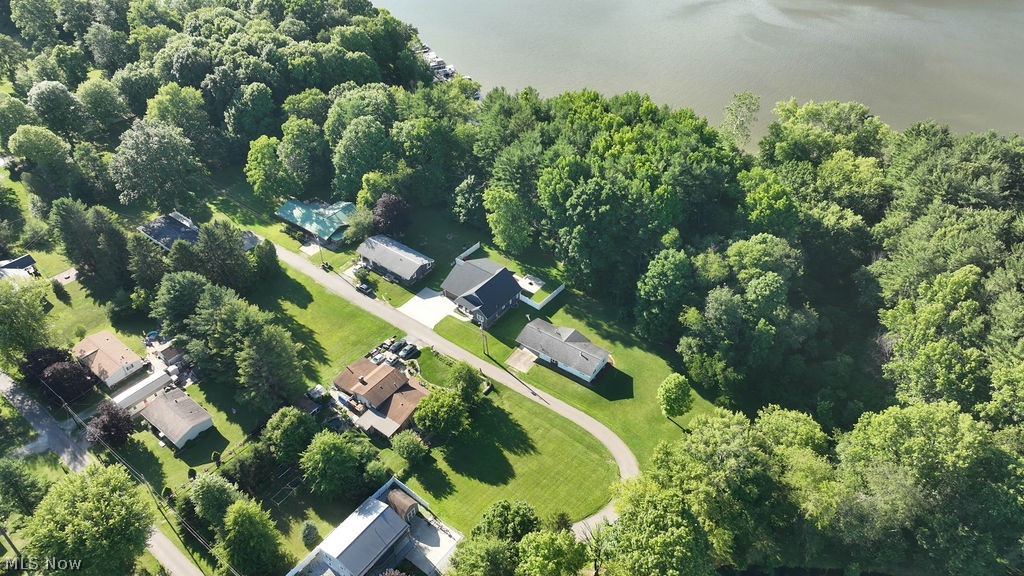 6054 W Lakeside Drive SW Sherrodsville OH 44675
