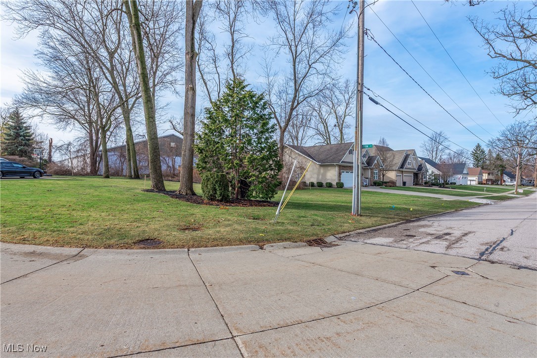 Snowflower Drive Rocky River OH 44116