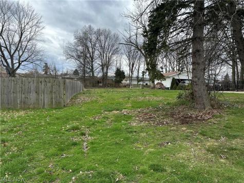 Ville Grantwood Drive Parma OH 44134