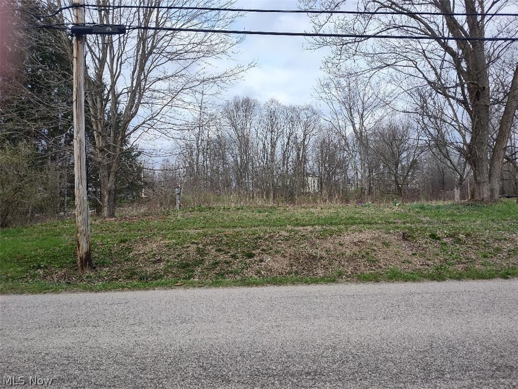 2807 E Water Street Rock Creek OH 44084