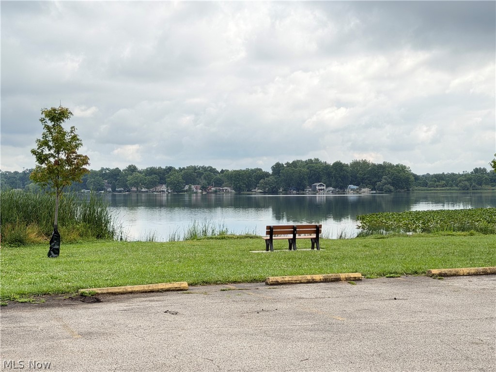 2399 Lakeside Drive Lakemore OH 44250